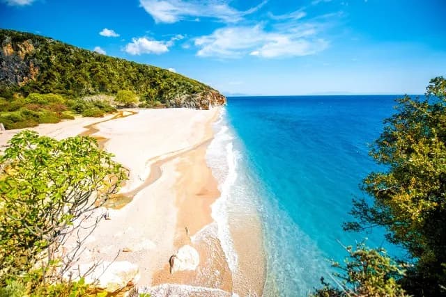 Golem atrakcje, które zaskoczą: najlepsze miejsca i plaże w Albanii