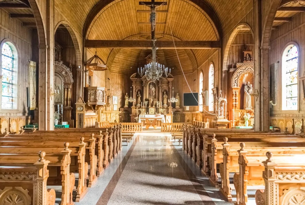 Atrakcje w Zębie: Odkryj najciekawsze miejsca w tej urokliwej miejscowości